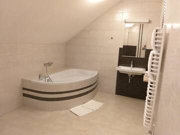 Фото номера Трехместный номер Отель Restauracja Hotel Weranda Łopuszno г. Jedle 6